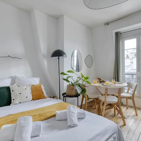Nice And Authentic 2 Flat - Heart Of 11 Apartament