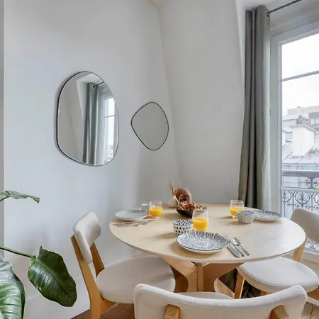 Nice And Authentic 2 Flat - Heart Of 11 Apartament