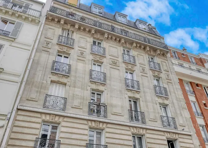 Nice And Authentic 2 Flat - Heart Of 11